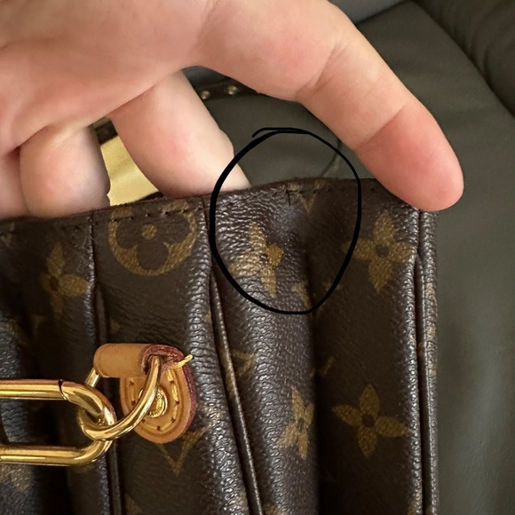 Louis Vuitton Pochette Metis - Picture 13 of 17